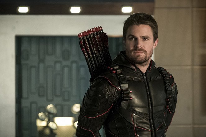 The Flash - Crisis on Earth-X, Part 3 - Photos - Stephen Amell