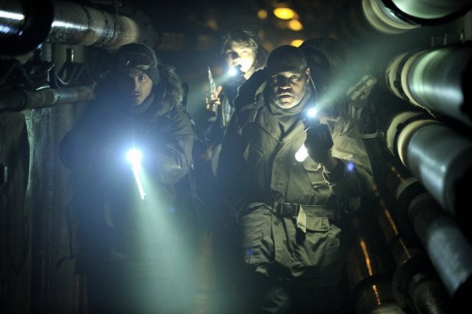 The Colony - Photos - Kevin Zegers, Laurence Fishburne