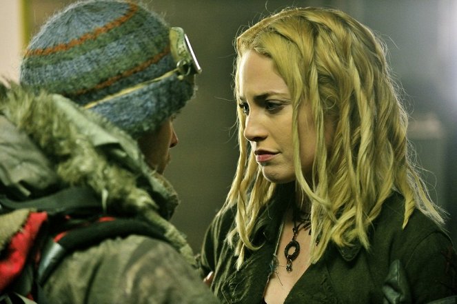 The Colony: Hell Freezes Over - Filmfotos - Charlotte Sullivan
