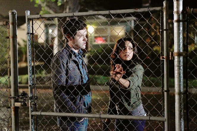 Lie to Me - In the Red - Photos - Brendan Hines, Monica Raymund