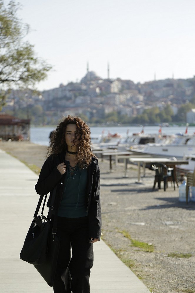 Kadın - Season 1 - Episode 2 - Kuvat elokuvasta - Seray Kaya