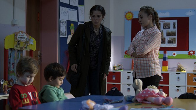 Kadın - Episode 3 - Kuvat elokuvasta - Ali Semi Sefil, Özge Özpirinçci