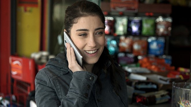 Bizim Hikaye - Episode 9 - Kuvat elokuvasta - Hazal Kaya