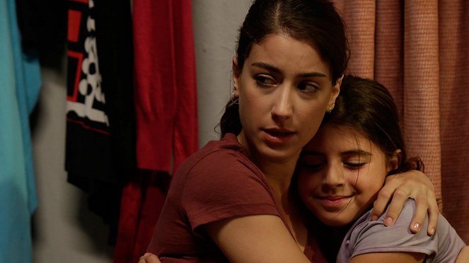 Az én kis családom - Episode 3 - Filmfotók - Hazal Kaya, Zeynep Selimoğlu