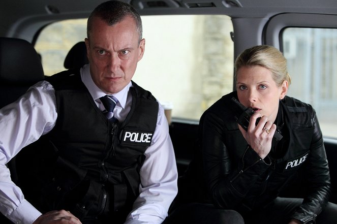 DCI Banks - Cold Is the Grave: Part 2 - Film - Stephen Tompkinson, Andrea Lowe