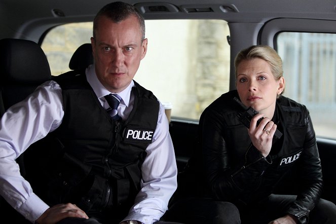 DCI Banks - Cold Is the Grave: Part 2 - Z filmu - Stephen Tompkinson, Andrea Lowe