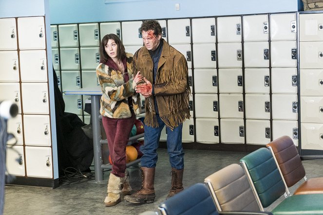 Fargo - Season 3 - Kdo je králem popírání? - Z natáčení - Mary Elizabeth Winstead, Russell Harvard