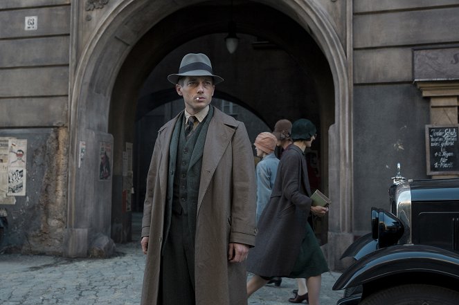 Babylon Berlin - Season 2 - Episode 1 - Photos - Volker Bruch