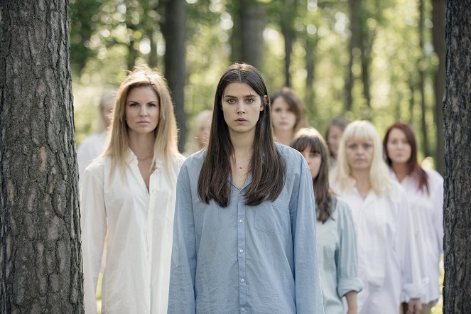 Kvinner i for store herreskjorter - De la película - Inga Ibsdotter Lilleaas