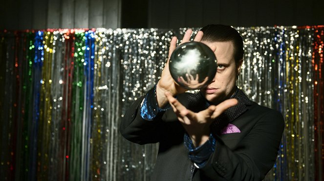 The Disappearing Illusionist - Photos