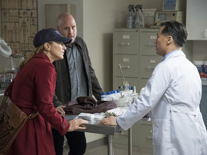 Nurse Jackie - Are You with Me, Doctor Wu? - Photos - Edie Falco, Paul Schulze