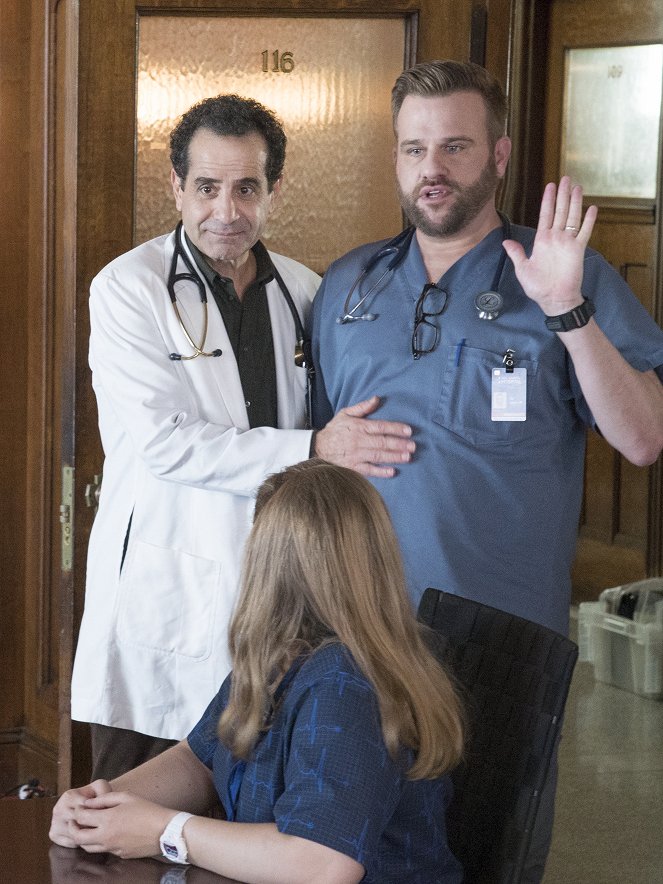 Nurse Jackie - Season 7 - Das Hearing - Filmfotos - Tony Shalhoub, Stephen Wallem