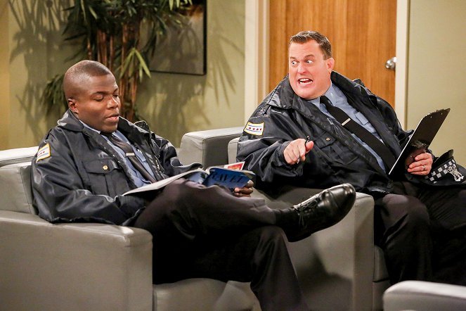 Mike & Molly - Mike Check - Film - Reno Wilson, Billy Gardell
