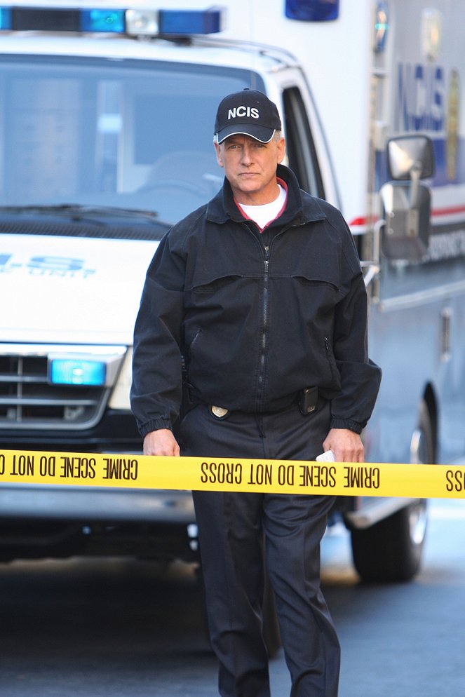NCIS: Naval Criminal Investigative Service - South by Southwest - Van film - Mark Harmon