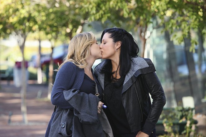 Grey's Anatomy - Season 7 - These Arms of Mine - Photos - Jessica Capshaw, Sara Ramirez