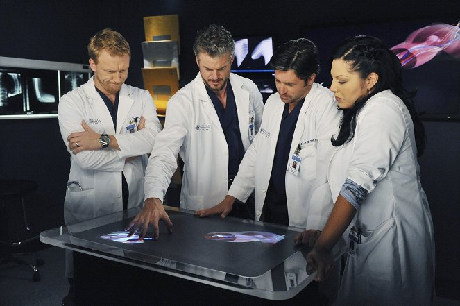 Grey's Anatomy - These Arms of Mine - Photos - Kevin McKidd, Eric Dane, Patrick Dempsey, Sara Ramirez