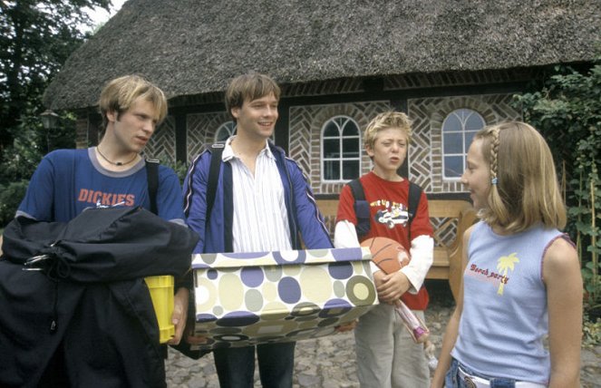 Die Albertis - Pilot (1) - Z filmu - Gabriel Kirschnink, Andreas Tobias, Leo Wigger, Hazel Franke