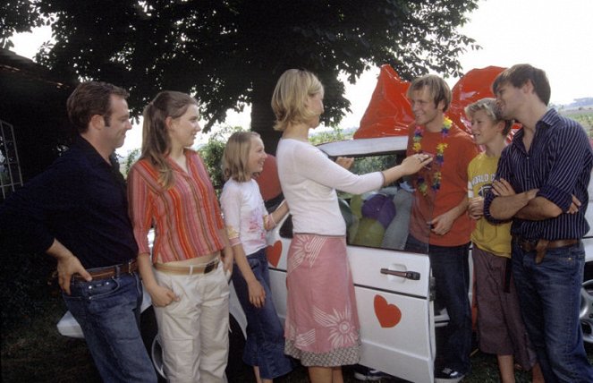 Die Albertis - Pilot (1) - Kuvat elokuvasta - Samuel Weiss, Kira Römer, Hazel Franke, Katharina Abt, Gabriel Kirschnink, Leo Wigger, Andreas Tobias