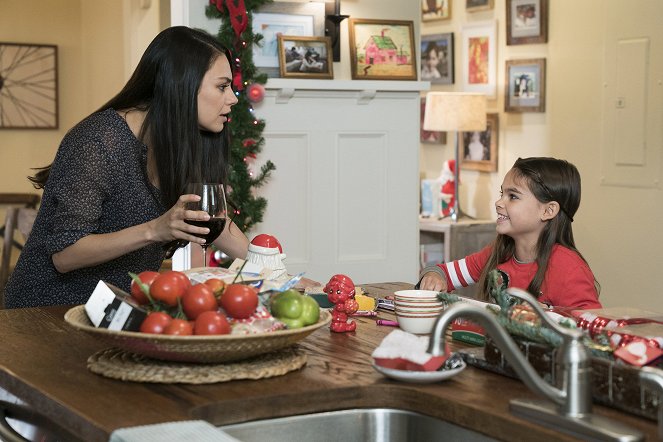 A Bad Moms Christmas - Photos - Mila Kunis, Ariana Greenblatt