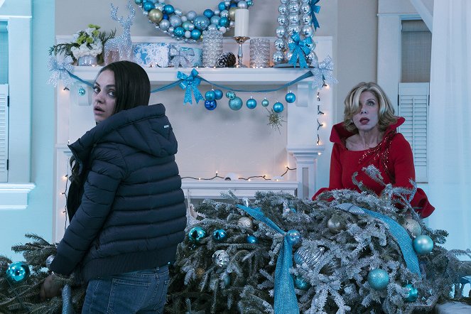 A Bad Moms Christmas - Kuvat elokuvasta - Mila Kunis, Christine Baranski