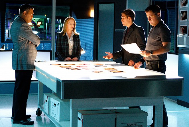 CSI: Crime Scene Investigation - Season 10 - The Lost Girls - Photos - Laurence Fishburne, Marg Helgenberger, Eric Szmanda, George Eads