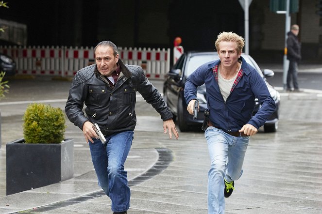 Alarm für Cobra 11 - Die Autobahnpolizei - Season 22 - Summer & Sharky - Filmfotos - Erdogan Atalay, Daniel Roesner