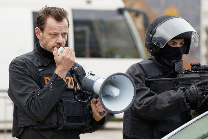 Alarm für Cobra 11 - Die Autobahnpolizei - Season 22 - Gefangen - Filmfotos