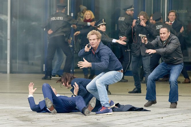 Alarm für Cobra 11 - Die Autobahnpolizei - Season 22 - Der Königsmörder - Filmfotos - Daniel Roesner, Erdogan Atalay