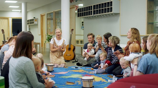 Siskonpeti - Akkojen kotkotuksia - De la película - Krisse Salminen