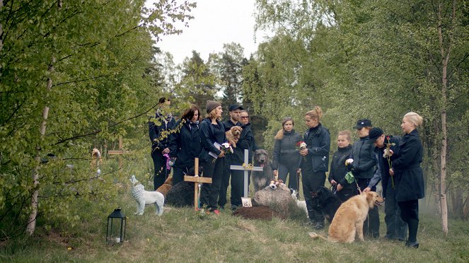 Siskonpeti - Kuolema - Kuvat elokuvasta - Katja Lappi, Sanna Stellan, Jarkko Niemi, Niina Lahtinen, Pirjo Heikkilä, Joonas Nordman, Krisse Salminen