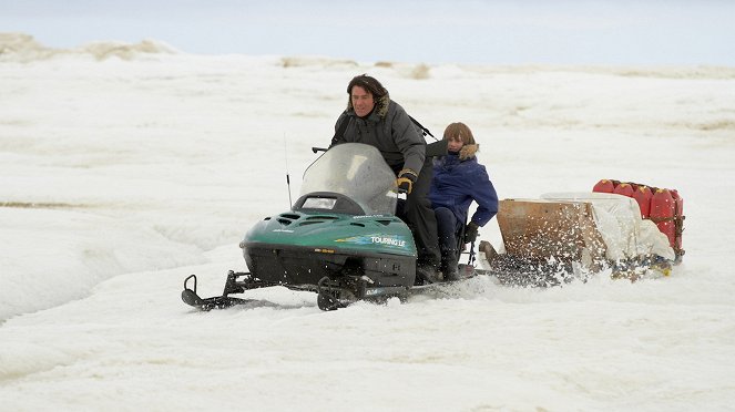 Arktyczna przygoda - Z filmu - Goran Visnjic, Dakota Goyo