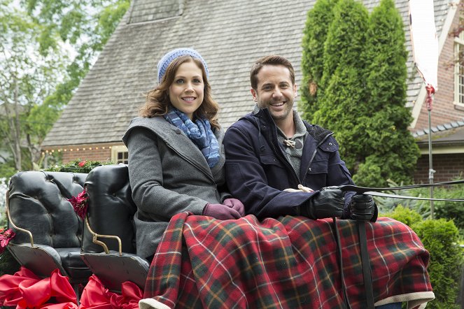 Finding Father Christmas - Promoción - Erin Krakow, Niall Matter