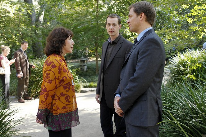 NCIS: Naval Criminal Investigative Service - The Penelope Papers - Van film - Lily Tomlin, Sean Murray, Michael Weatherly