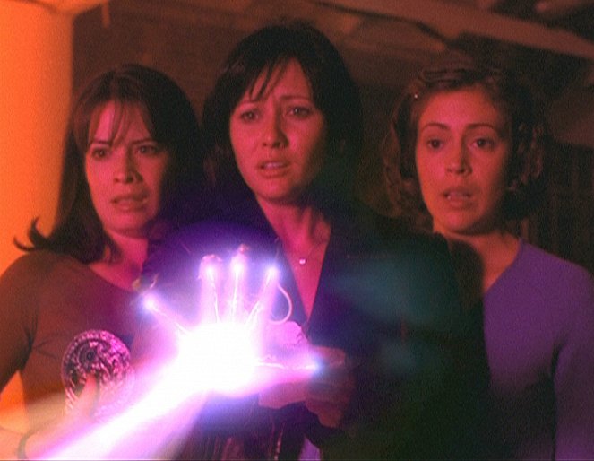 Charmed - Season 1 - Teuflische Augen - Filmfotos - Holly Marie Combs, Shannen Doherty, Alyssa Milano
