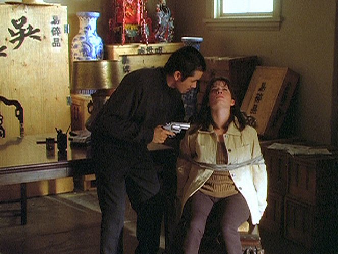 Siskoni on noita - Season 1 - Dead Man Dating - Kuvat elokuvasta - Joe Ho, Holly Marie Combs
