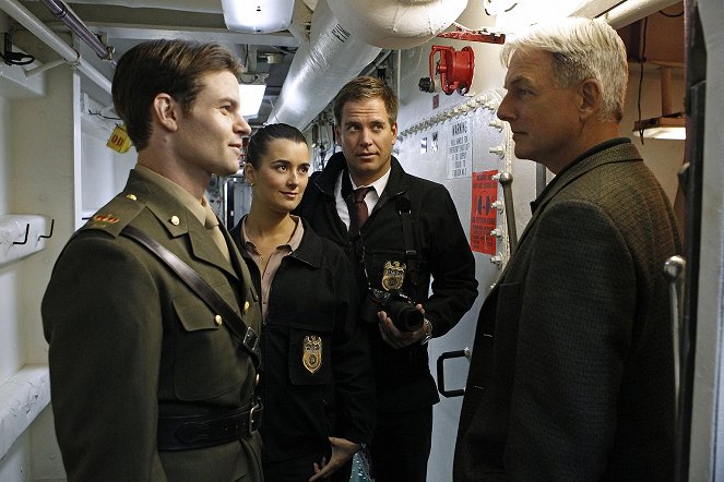 NCIS: Naval Criminal Investigative Service - Season 8 - Royals and Loyals - Photos - Daniel Gillies, Cote de Pablo, Michael Weatherly, Mark Harmon
