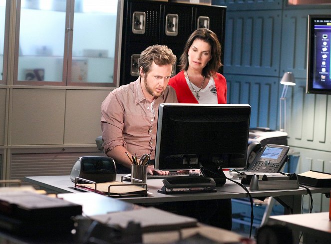 CSI: Nueva York - Season 7 - Unfriendly Chat - De la película - A. J. Buckley, Sela Ward