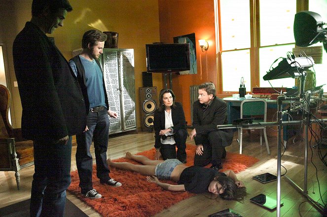 CSI: NY - Season 7 - Unfriendly Chat - Photos - A. J. Buckley, Sela Ward, Gary Sinise