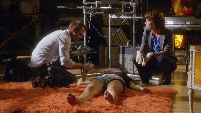 CSI: New York-i helyszínelők - Season 7 - Barátságtalan csevegés - Filmfotók - Carmine Giovinazzo, Anna Belknap