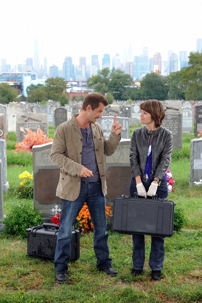 CSI: New York - Season 8 - Offenes Grab - Filmfotos - Carmine Giovinazzo, Anna Belknap