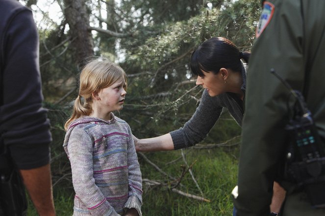 Criminal Minds - Into the Woods - Photos - Paget Brewster