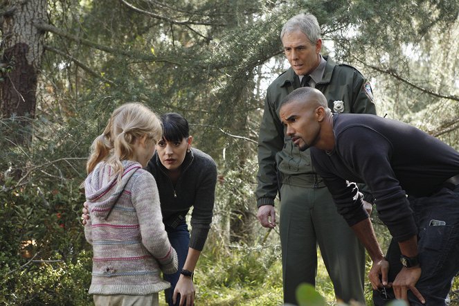 Criminal Minds - Season 6 - In die Wälder - Filmfotos - Paget Brewster, Shemar Moore