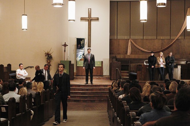 Criminal Minds - Season 6 - What Happens at Home... - Photos - Matthew Gray Gubler, Thomas Gibson
