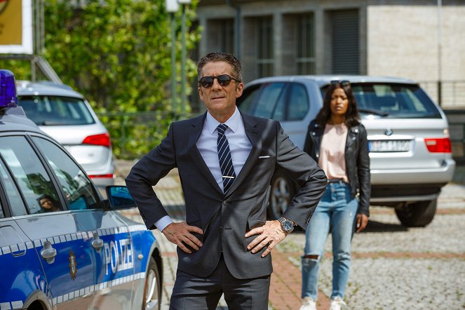 Berlin Station - Right of Way - Photos - Leland Orser