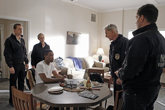 NCIS - Námorný vyšetrovací úrad - Údajne - Z filmu - Sean Murray, Emily Wickersham, Titus Makin Jr., Mark Harmon