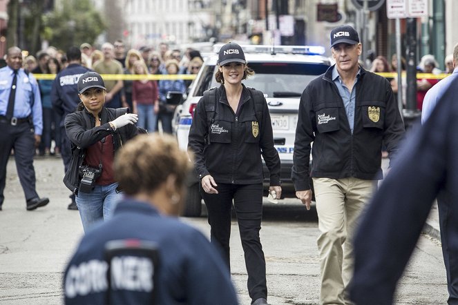 Agenci NCIS: Nowy Orlean - Przemoc się sprzedaje - Z filmu - Shalita Grant, Zoe McLellan, Scott Bakula