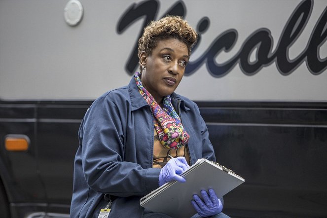 NCIS: New Orleans - If It Bleeds, It Leads - Do filme - CCH Pounder