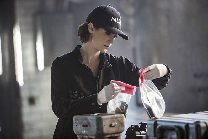 NCIS: New Orleans - Means to an End - Photos - Zoe McLellan