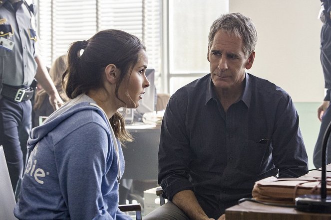 NCIS: New Orleans - Means to an End - Photos - Shanley Caswell, Scott Bakula