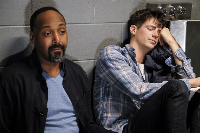 The Flash - Girls Night Out - Photos - Jesse L. Martin, Grant Gustin